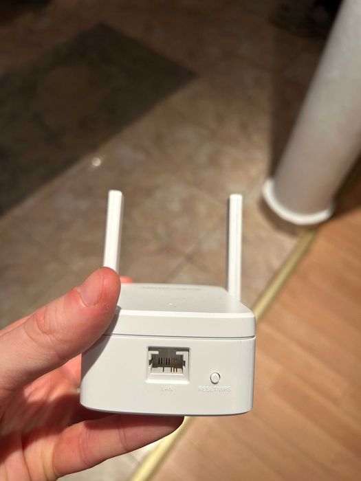 Extender WiFi Mercusys AC1200 model ME30, ca nou