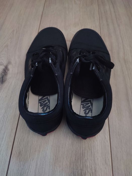 Продавам оригинални обувки Vans Old Skool