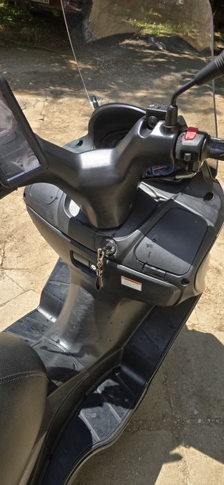Скутер Suzuki BURGMAN 200.