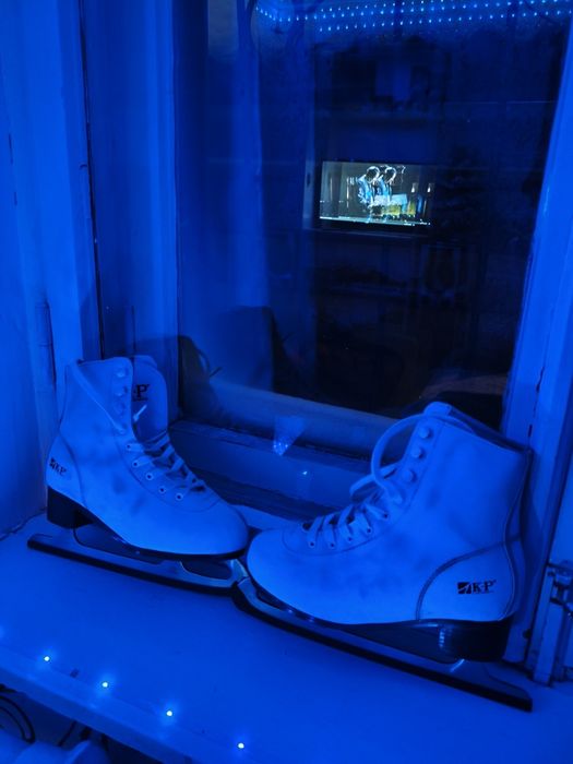 Коньки женские 37