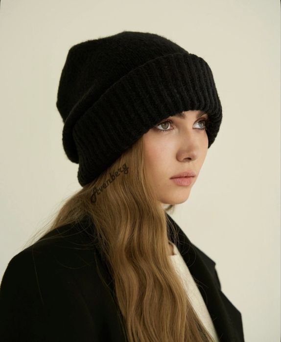 продам шапку оверсайз Avenberg