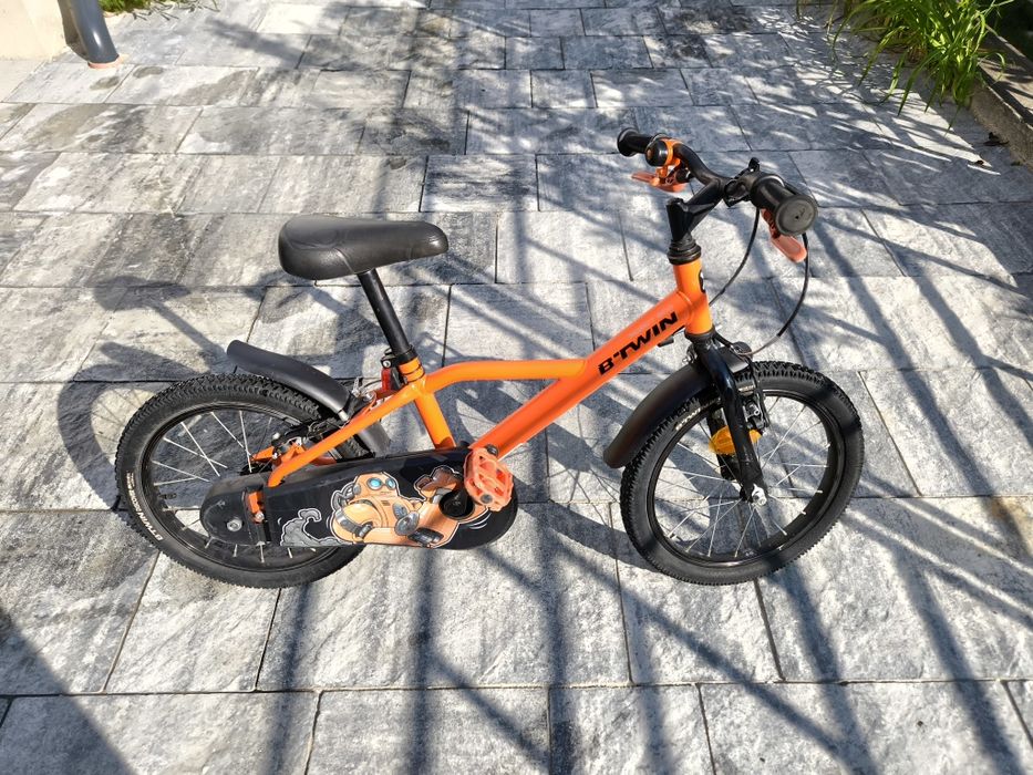 BICICLETĂ 16 INCH 4-6 ANI 500 ROBOT B'TWIN
2015

Gata de pedalat? Am c