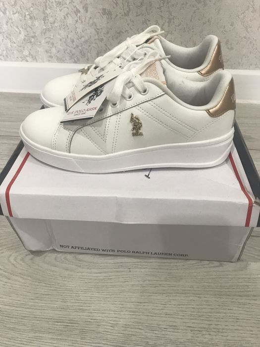 Кроссовки женские