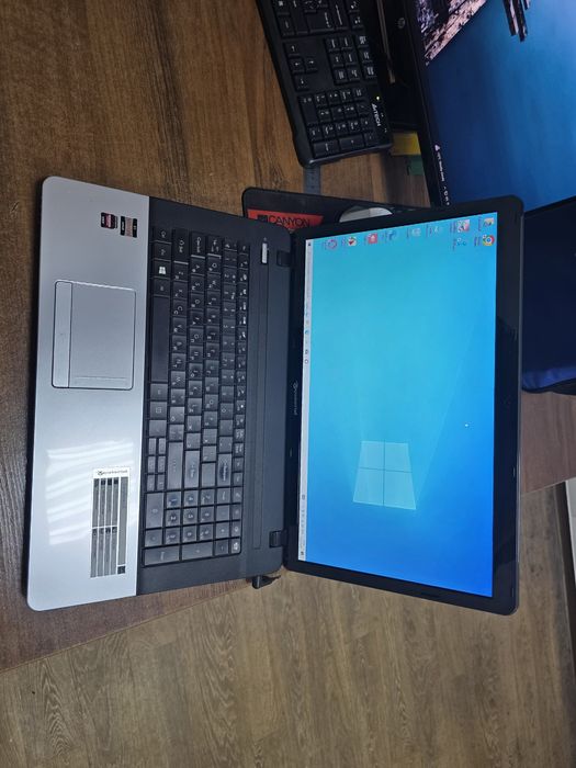 PackardBell ноутбук 17.3