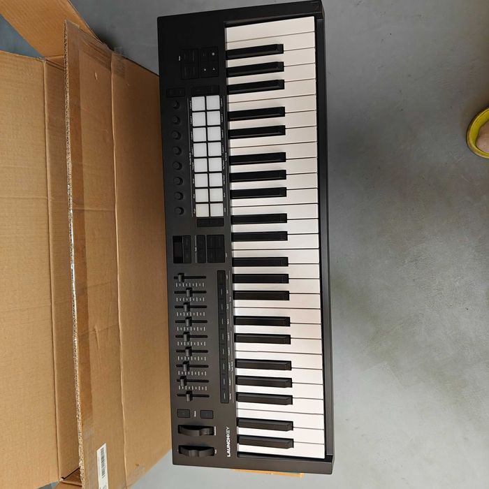 Clapa MIDI Launchkey 49 MK4, NOUA cu Garantie