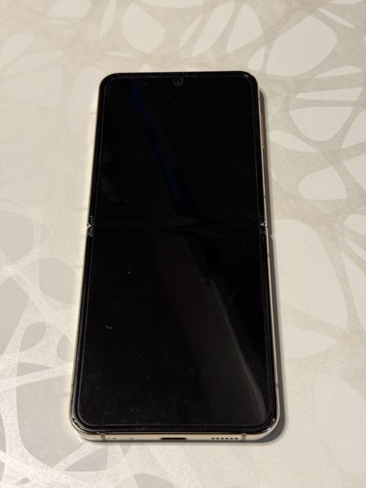 Samsung Galaxy Z Flip4