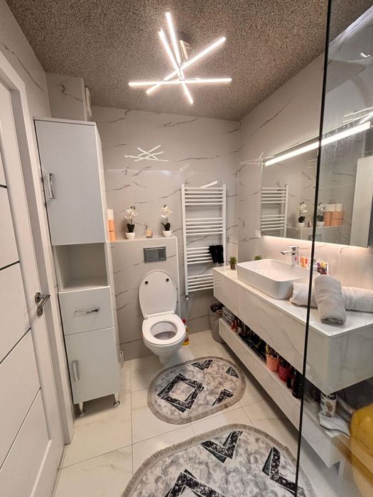 Inchiriez apartament