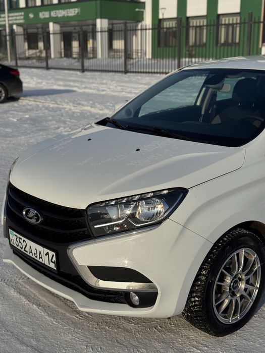 Продам Xray 2018 1.8л механика Торг