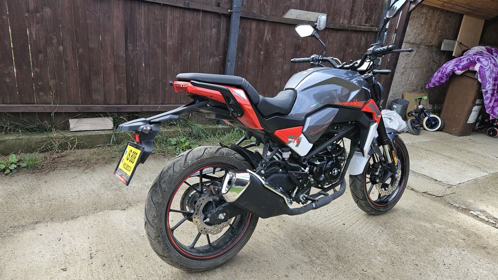 Motocicleta Barton Naked 50 se conduce cu B sau AM