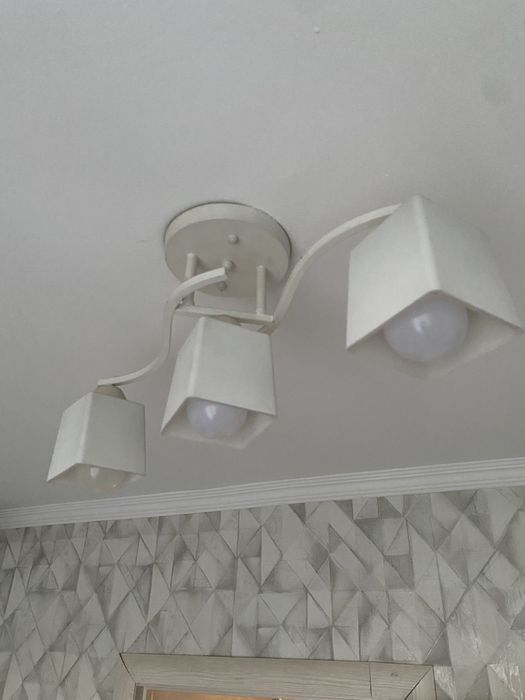 Продам люстры