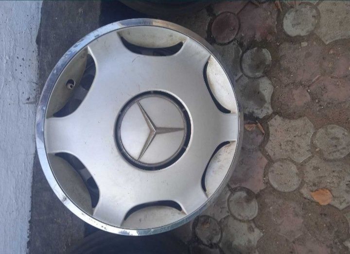 Колпаки с дисками 15 р оригинал в хорошем состоянии