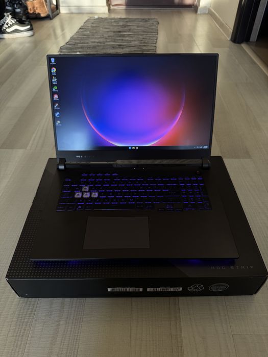 Laptop gaming Asus ROG Strix G713IE