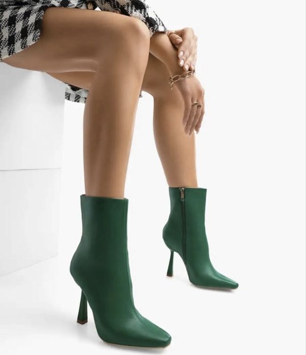 Ботильоны зеленые, новые.