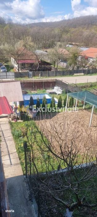 Casă P+M cu 1.558 mp teren, livadă și garaj