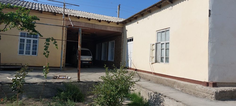 "Ховли сотилади" Эски шахар Бозор оркасида