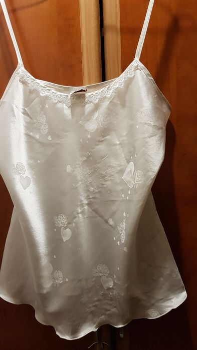 Lenjerie intima set rosu, camasa de noapte matase si voal