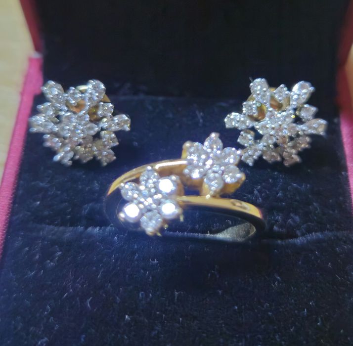 Set inel și cercei cu diamante