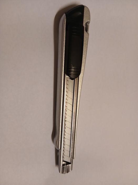 Cutter ergonomic metal,cu 5 lame incorporate