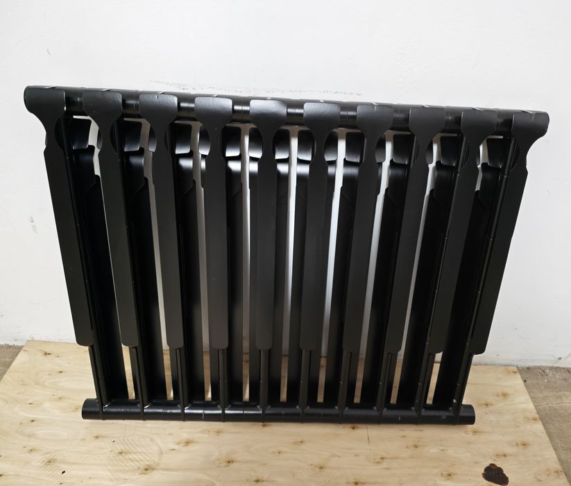 Vând Calorifere/Radiatoare Negre Noi