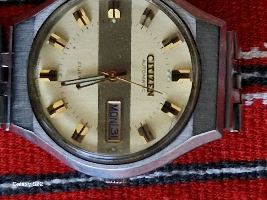 Vând ceasuri diferite