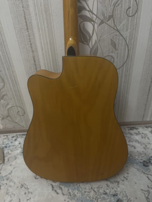 Продам гитару Yamaha f370