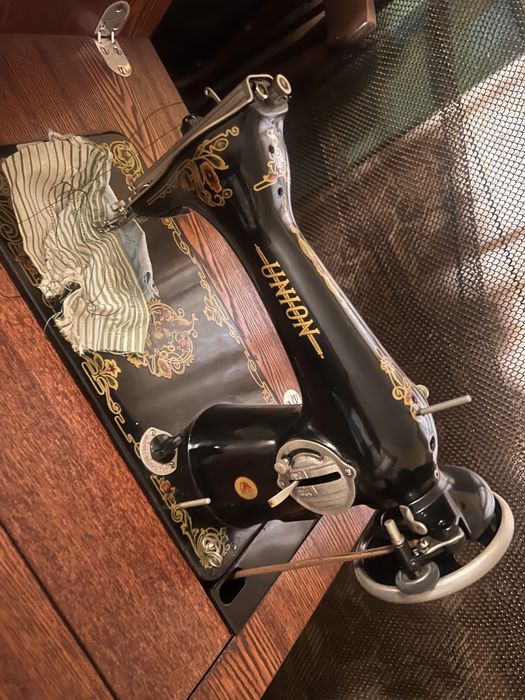 Шевна машина шкаф - антика