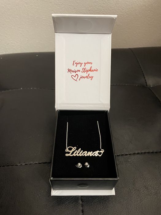 Vând lănțișor personalizat cu numele ‘’ Liliana’’