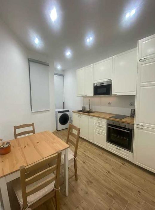 Продава се Тристаен апартамент в София, Център - 71 кв.м за 3592 €/кв.м - Снимка #2