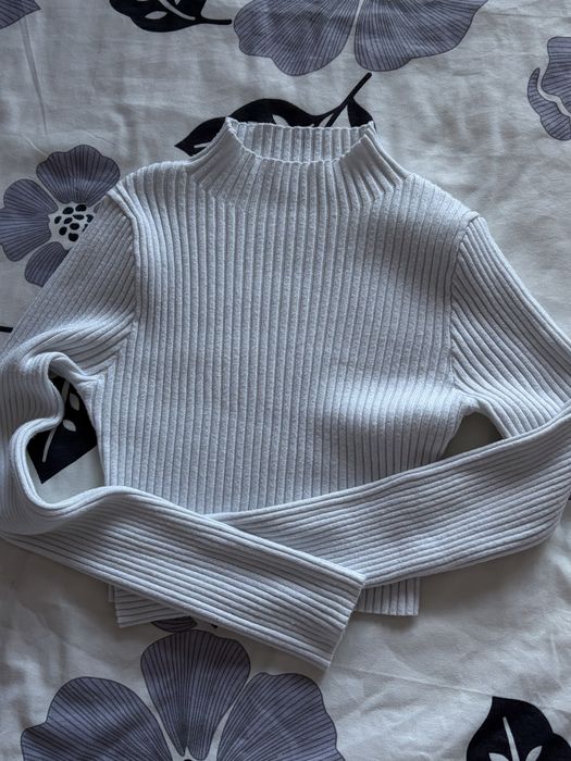 Бяла къса блузка