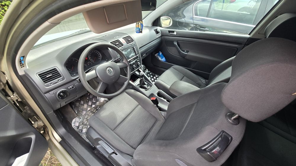 Vw golf 5 portbagaj stopuri far scuan Scaune bord Volan airbag usi usa hayon motor cutie viteze 1.4mpi electromotor alternator aripa bobina pompa
