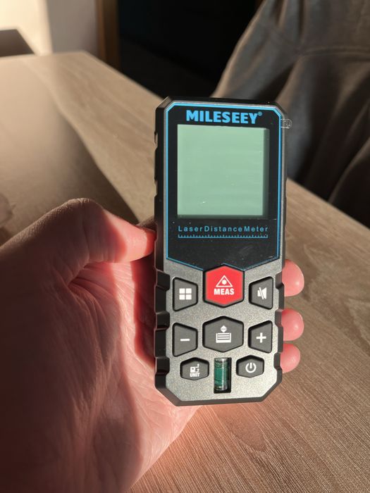 Лазерна ролетка - чисто нова