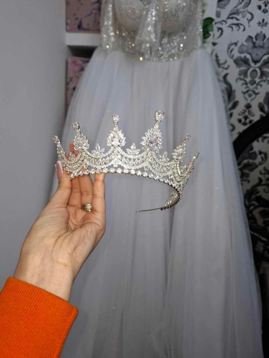 Vand diadema mireasa din zirconiu folosita o singura data