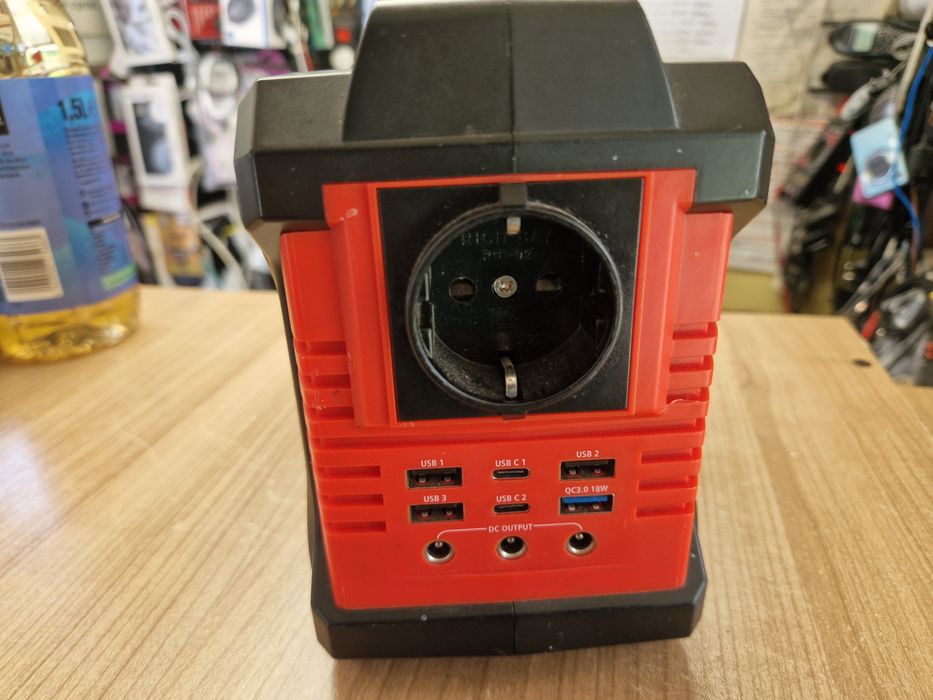 Преносима соларна зарядна станция Revolt