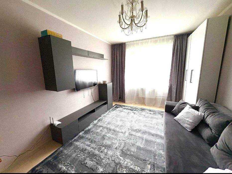 Сдаётся 1 ком. В районе 1000 мелочей