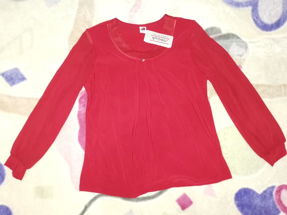 Bluza marimea L,de culoare rosie noua cu eticheta