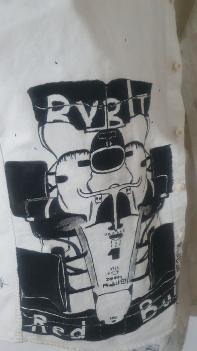 Kiyimlar ustida rasm chizish.