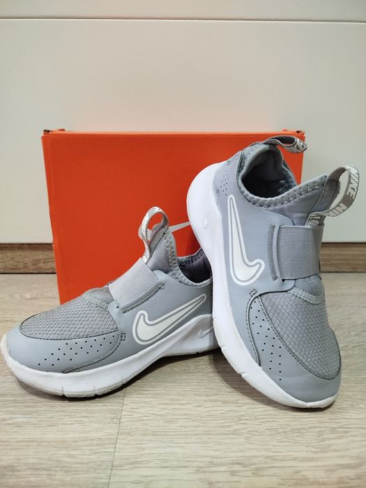 Маратонки Nike номер 28,5