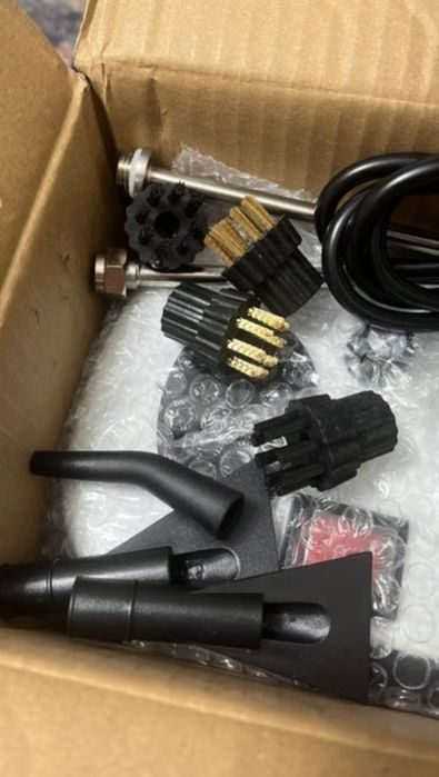 Продаю пароочиститель свет белый