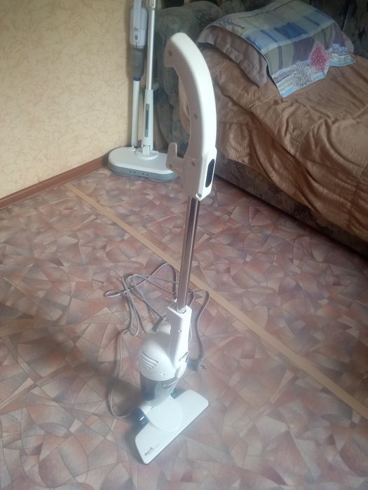 Продам вертикальный пылесос..
