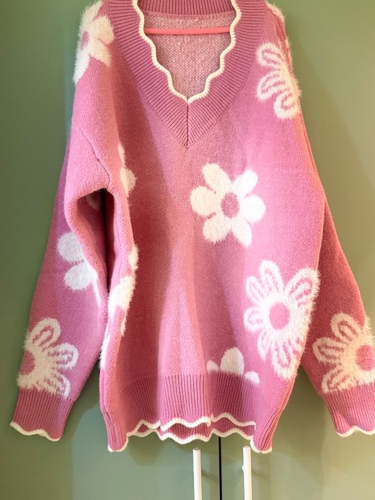 Розов пуловер с цветя