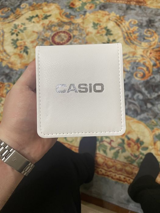 Продаю оригинальные часы