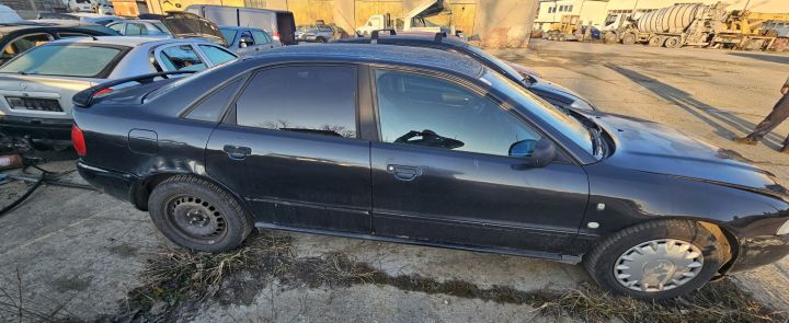 Trager / Calandru Audi A4 1996 1.9 TDI MT (110 hp)