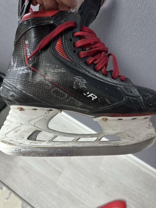 Продам профессиональные хоккейные коньки Bauer 3x Pro