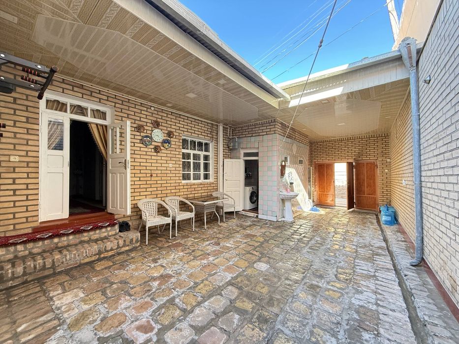 Eski shaharda hovli sotiladi