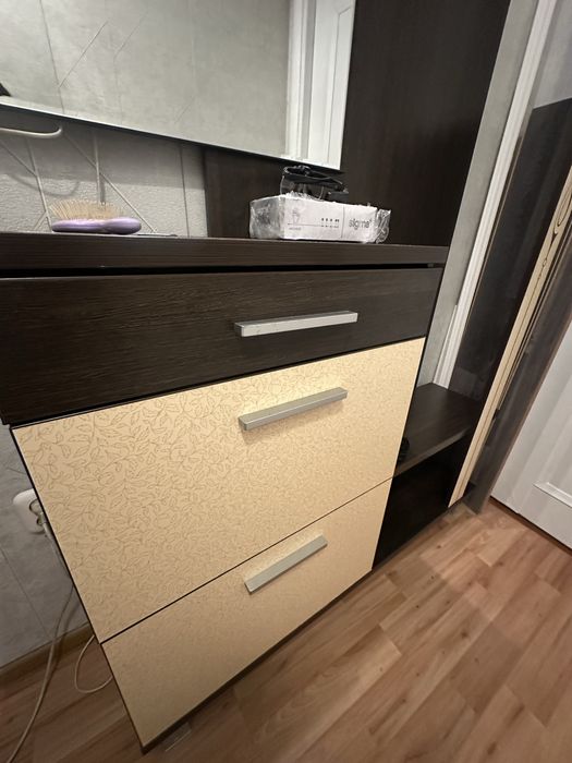 Прихожая, шкаф, вешалка