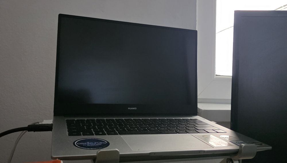 Laptop Huawei MateBook D14, 512GB 
Are procesor AMD Ryzen 5, 8GB RAM și SSD de 5