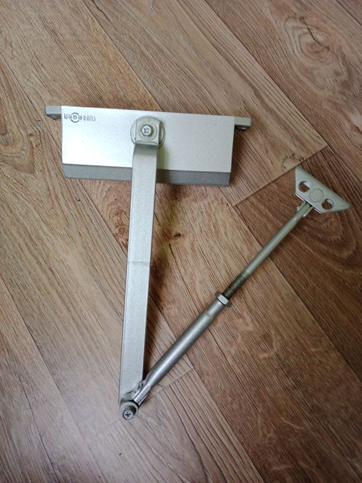 Продам доводчик для дверей и колеса