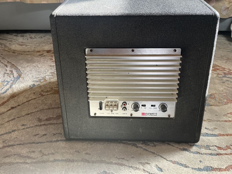 Продам сабвуфер  для машыны