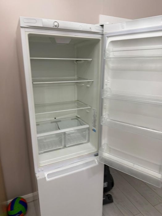 Срочно продам холодильник Индезит