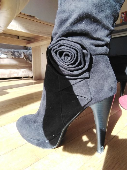 Дамски боти и ботуши с висок ток и платформа, 37 номер. (Роберто Заго)